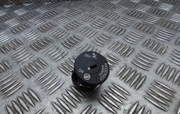 Passenger airbag on/off switch