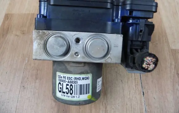Hyundai i30 ABS Pump 58900A6830 A658920900 58920A6330