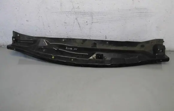 Nissan Juke I F15 Wiper trim