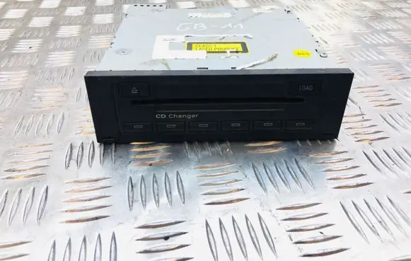 Audi A4 S4 B7 8E 8H CD/DVD changer 8E0035111D