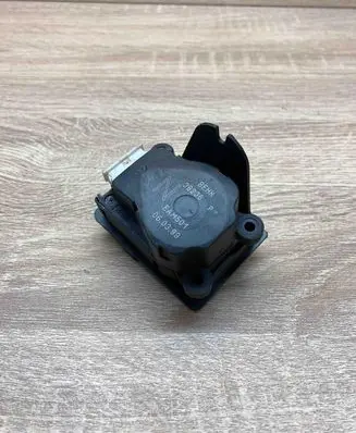 Citroen Xsara Picasso Air flap motor/actuator 38236 EAM501