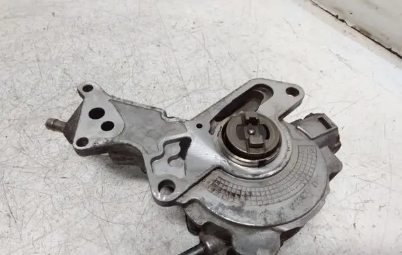 Volkswagen PASSAT B6 Vacuum pump 038145209H 060426B