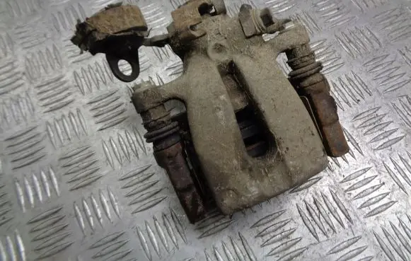 Opel Zafira A Rear brake caliper