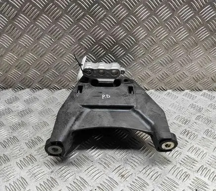 Honda CR-V Engine mount bracket 508203D4A52