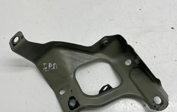 Tesla Model 3 Fender mounting bracket 108601600D