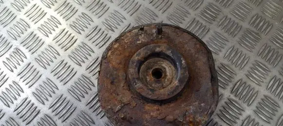 Renault Laguna I Coil spring mount 