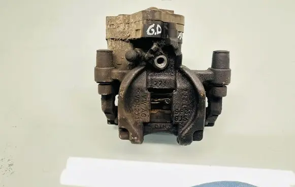 Volkswagen Touran III Rear brake caliper 5q0615406ee