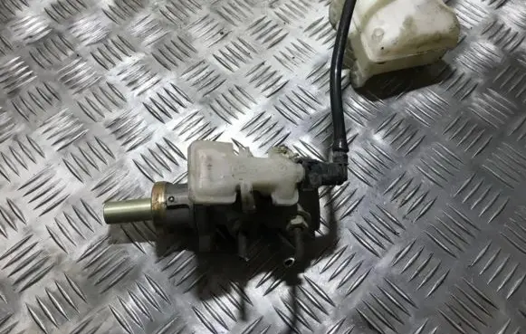 Ford Focus Master brake cylinder 98ab2c217bc 98ab-2c217-bc