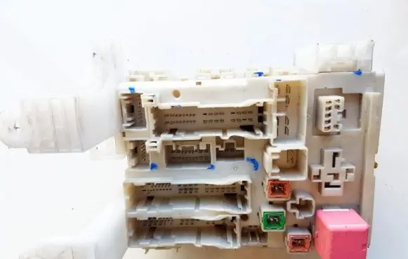 Toyota Avensis T270 Fuse box set 8273005150B 82730-05150-B