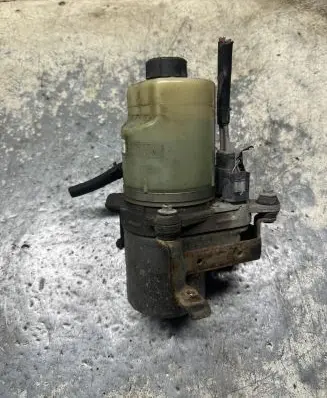 Ford Focus Power steering pump 4M513K514BD