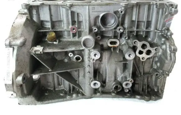 Mercedes-Benz A W176 Engine block R2700106100270910