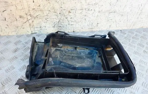 BMW 5 E39 Air filter box 8379624 64318379624