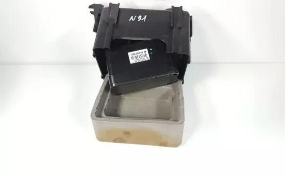 Mercedes-Benz E C207 W207 Central locking vacuum pump 0008003348