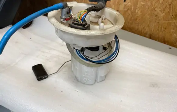 BMW 2 F46 In-tank fuel pump 7300465