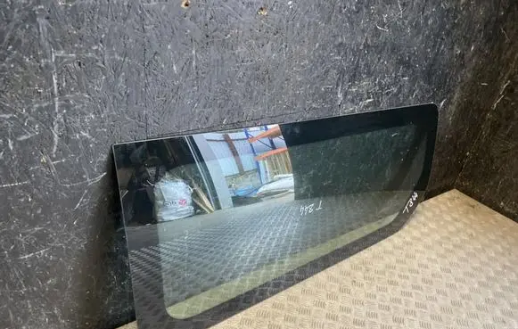 Nissan Primastar Rear side window