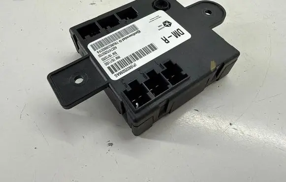 Chrysler Pacifica Sliding door control unit/module 68225096AG