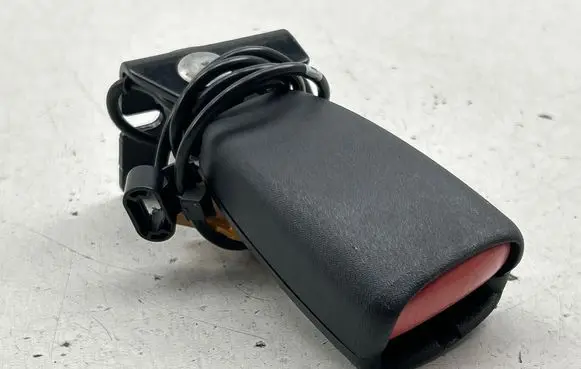 Volvo V50 Rear seatbelt buckle 30780607