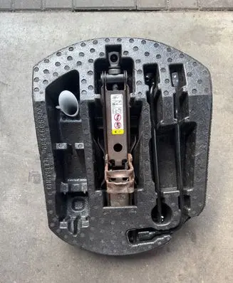 Jeep Grand Cherokee Tool set 68145663AA