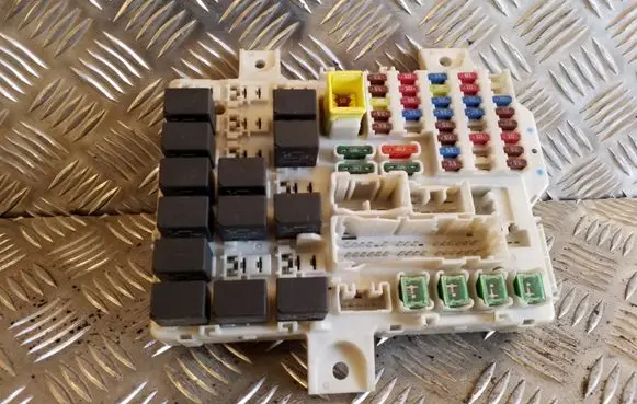Mitsubishi Colt Fuse module MN108320 02146F21