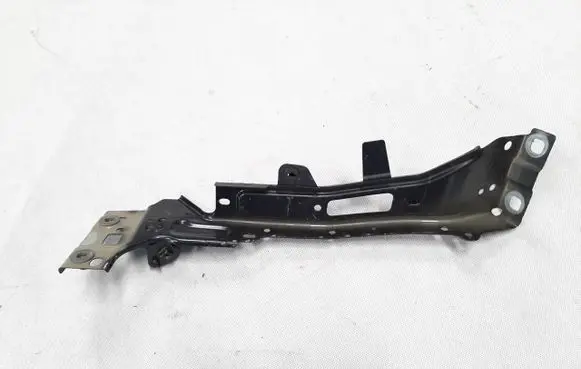 Audi A5 Fender mounting bracket 8W6821132B