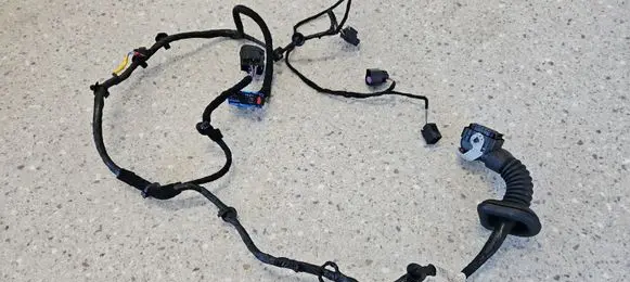 Maserati Ghibli Front door wiring loom 06700086040