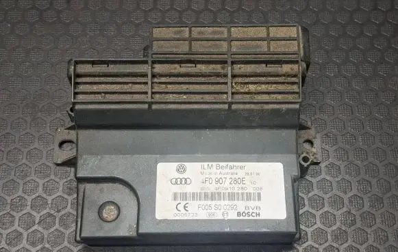 Audi Q7 4L Power management control unit 4F0907280E 4F0910280