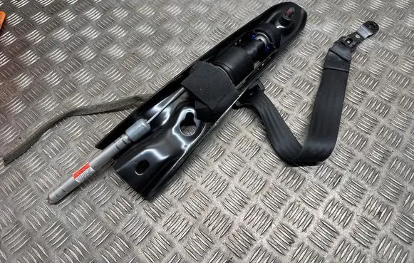 Volvo XC90 Front seatbelt 6157638L0C