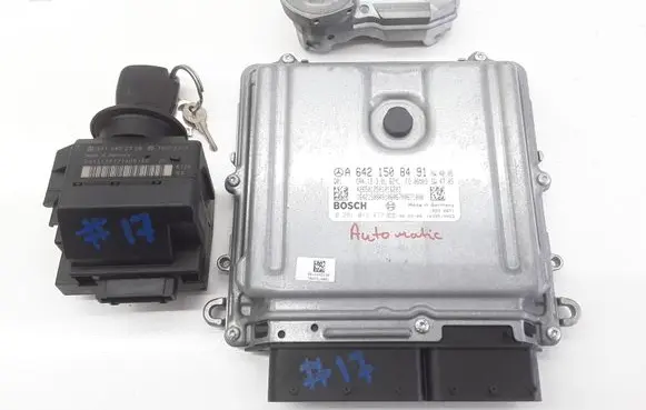 Mercedes-Benz E W211 Engine ECU kit and lock set A6421508491 0281013477 2115452308