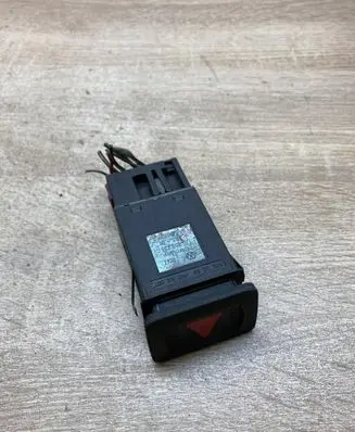 Volkswagen Golf IV Hazard light switch 1J0953235C