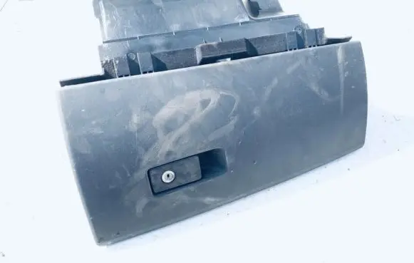 Volvo V70 Glove box 39996886