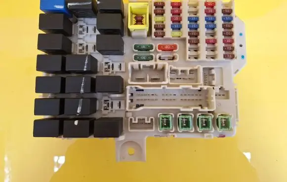 Mitsubishi Colt Fuse box set 8565A174AD