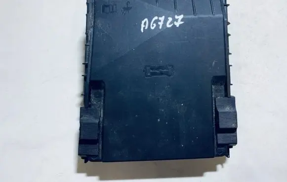 Volkswagen Golf V Fuse box cover 1k0937132f