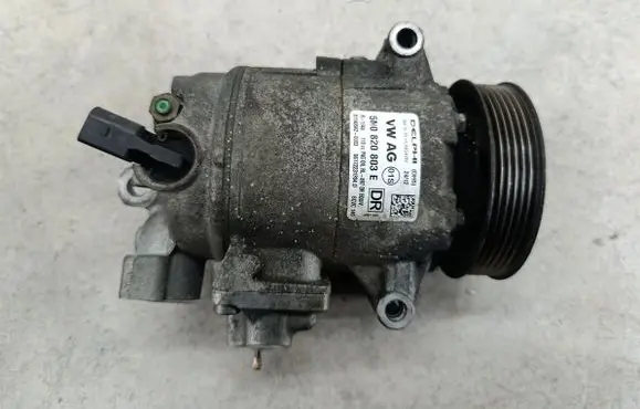 Volkswagen PASSAT B7 Air conditioning (A/C) compressor (pump) 5N0820803E