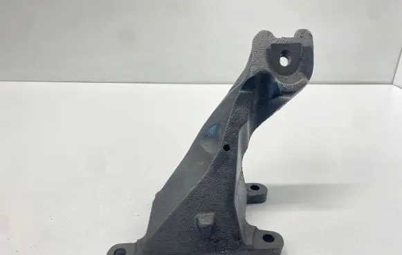 BMW X5 E53 Engine mounting bracket 675770801