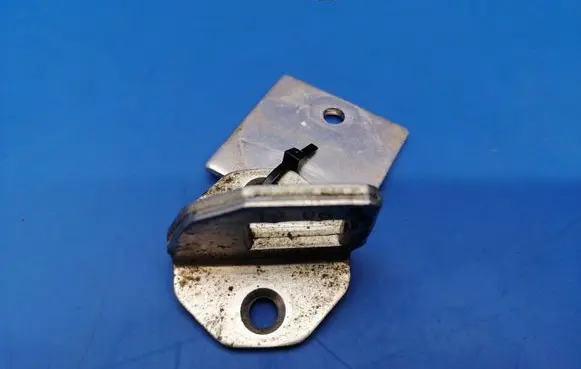 Mercedes-Benz CLS C219 Loading door lock loop/hook striker 2037580003
