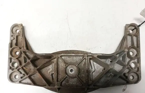 BMW 5 E60 E61 Engine mounting bracket 2231676110602
