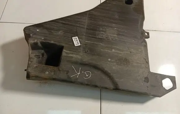 Citroen C5 Engine splash shield/under tray 9682871780