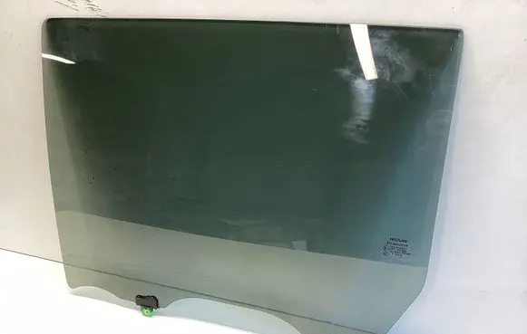 Nissan Navara D23 Rear door window glass 43R011595
