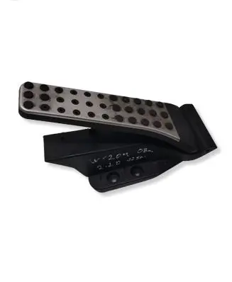 Mercedes-Benz C W204 Accelerator throttle pedal A2043000204 0522 180608