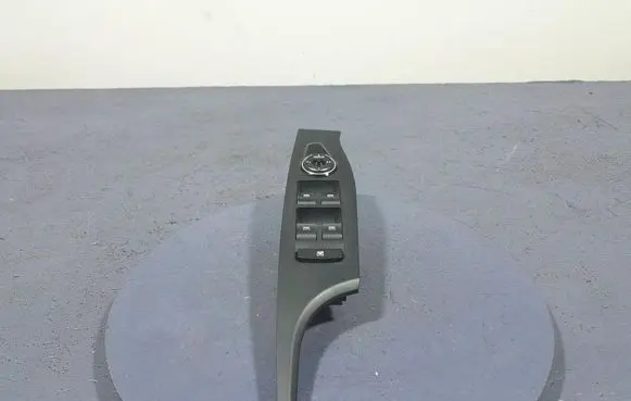 Hyundai i40 Electric window control switch 93570-3Z300