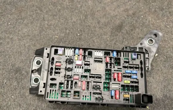 Jeep Grand Cherokee WL Fuse module 68347016AD 5533552799