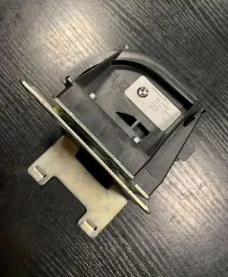 BMW 5 F10 F11 Parcel shelf load cover mount bracket 9168474