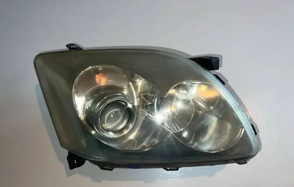 Toyota Avensis T250 Headlight/headlamp 8113005190