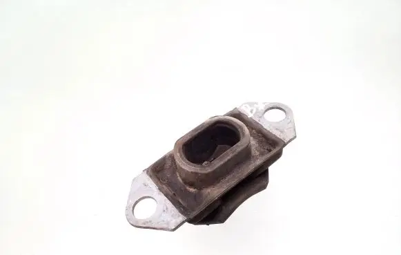 Nissan Qashqai Engine mount bracket 8200358147 8200395661