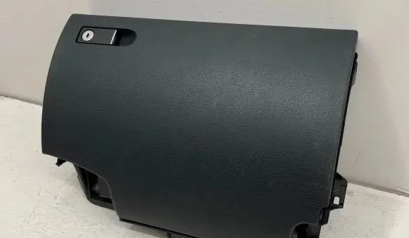 Mercedes-Benz C W204 Glove box A2046800091 20080521T545