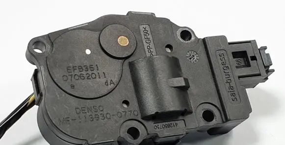 Jaguar XF X250 A/C air flow flap actuator/motor EFB351