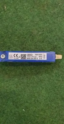 Audi A4 S4 B9 8W Aerial antenna amplifier 8W9035225B