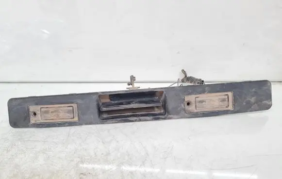 Volvo XC70 Trunk door license plate light bar 9203101