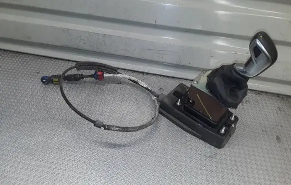 Citroen C5 Gear shifter/selector 9681617780