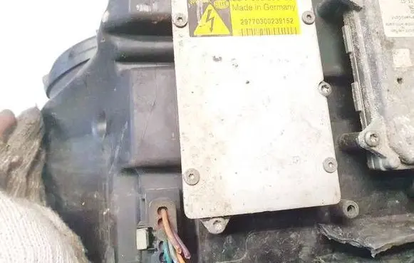 Mercedes-Benz R W251 Headlight ballast module Xenon 5DV00829000 29770300239152